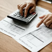 Calculator-and-documents-representing-the-process-of-checking-income-criteria-for-single-parent-family-support-eligibility-in-Korea.