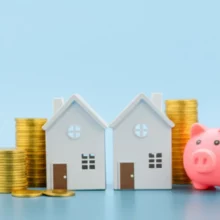 귀여운-집-두-채와-세금-동전들이-있는-3D-이미지.-1가구-2주택-기준-세금-관련-정보.