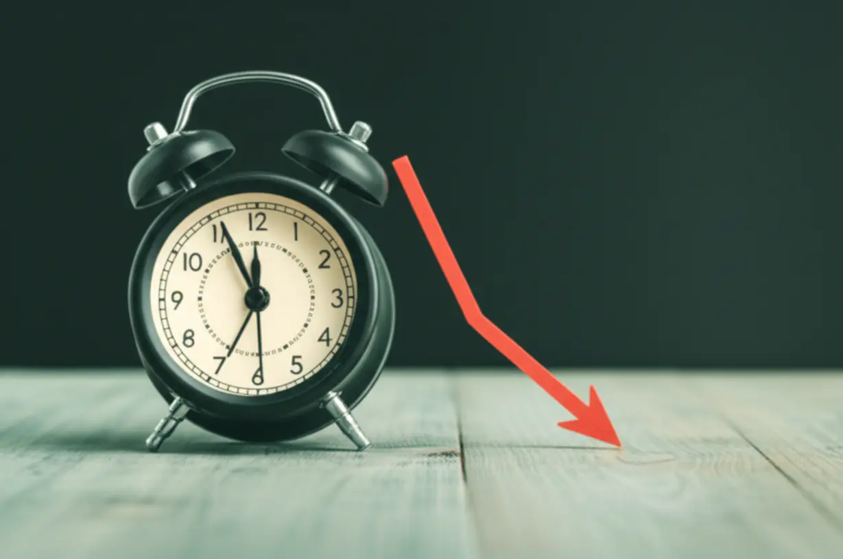 종합소득세-가산세-감면-혜택의-시급성을-보여주는-3D-시계와-감소하는-그래프-이미지.-시간이-지날수록-혜택이-줄어듦을-나타냅니다.