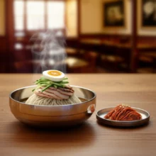 의정부-평양면옥-본점의-대표-메뉴인-맑은-육수의-평양냉면과-부드러운-수육.-뜨거운-여름-시원하게-즐기는-평양냉면-맛집-탐방.