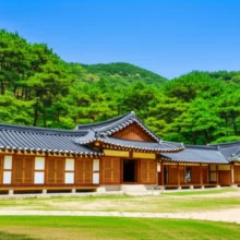 서울-북악산-자락에-위치한-전통-한옥-삼청각의-아름다운-전경,-자연과-어우러진-평화로운-모습.