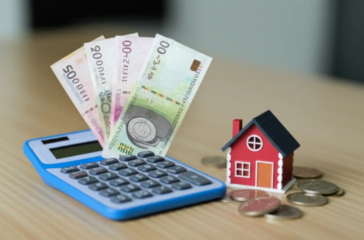 계산기와-동전,-집-아이콘이-있는-귀여운-3D-이미지,-매매-임대차-중개보수-계산-과정을-표현.