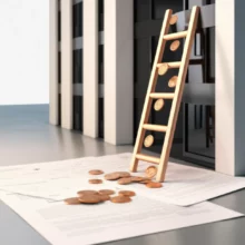 전세에서-월세로-변화하는-주거-시장을-상징하는-아파트에-위태롭게-서-있는-나무-사다리와-그-아래-쌓인-월세-계약서,-떨어지는-동전들.-전세의-월세화와-주거사다리-붕괴-위기를-보여주는-이미지.