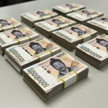 깔끔하게-쌓인-한국-5만원권-관봉권-돈-뭉치-이미지.-투명-비닐로-밀봉된-새-돈다발의-모습으로,-한국-금융-시스템의-정확성과-신뢰를-상징합니다.