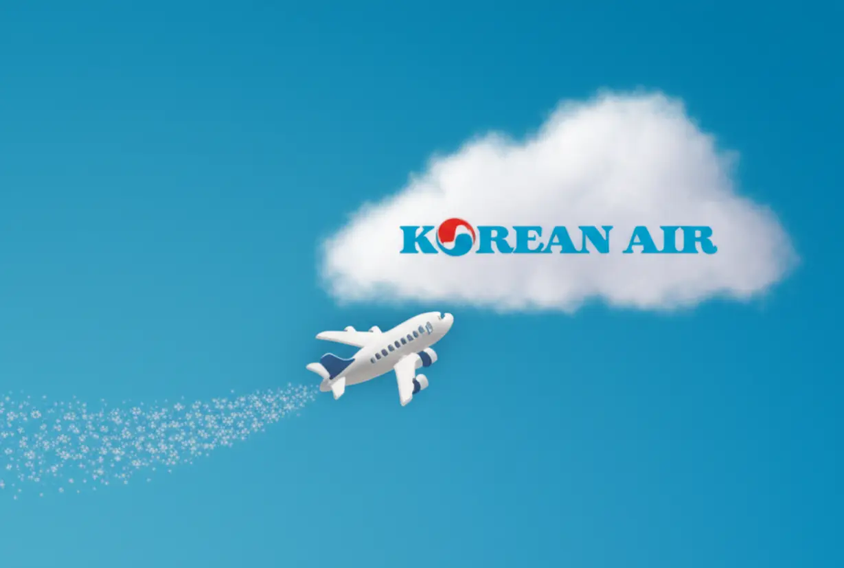 비행-탑승-마일리지의-대한항공-전환-이점을-나타내는-귀여운-비행기가-대한항공-로고-모양-구름을-향해-날아가고,-빛나는-지구본-흔적을-남기는-3D-이미지.-합산-마일리지와-글로벌-네트워크-활용의-장점을-시각화합니다.