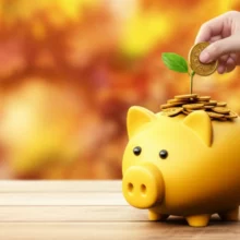 추석-용돈이-가득-담긴-복주머니와-돈이-불어나는-고금리-아이-적금을-상징하는-귀여운-3D-돼지저금통-이미지.-자녀-금융교육의-중요성을-나타냅니다.