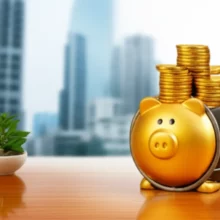 황금색-복돼지-저금통에-가득-담긴-금화와-동전들이-공기업의-높은-연봉과-안정적인-미래를-상징합니다.-(공기업-연봉,-저축,-금화,-안정적인-직장)